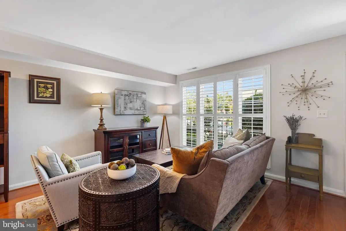2511 N Dearing St, Alexandria, VA 22302 - #1
