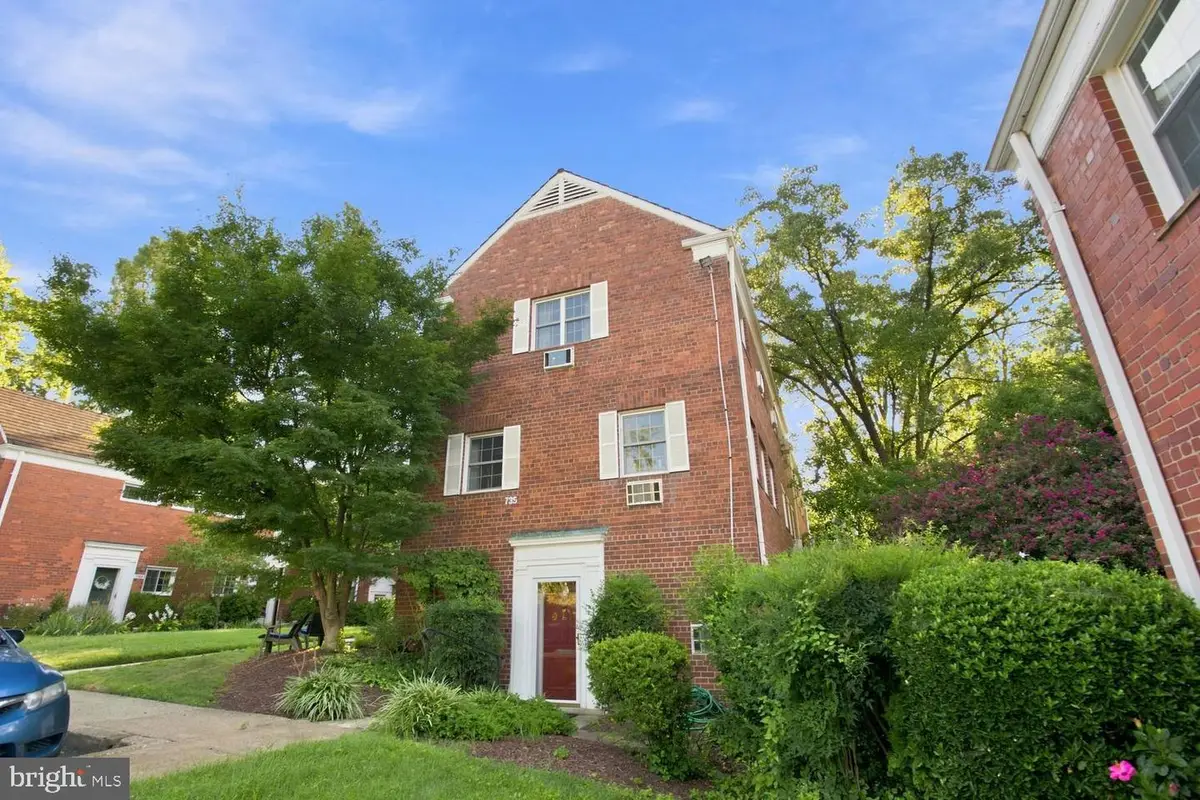 3410 Gunston Rd, Alexandria, VA 22302 - #1