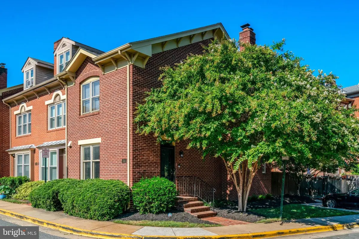 514 Colecroft Ct, Alexandria, VA 22314 - #1