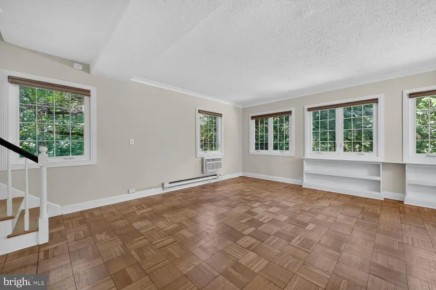 1557 Mount Eagle Pl, Alexandria, VA 22302 - #2