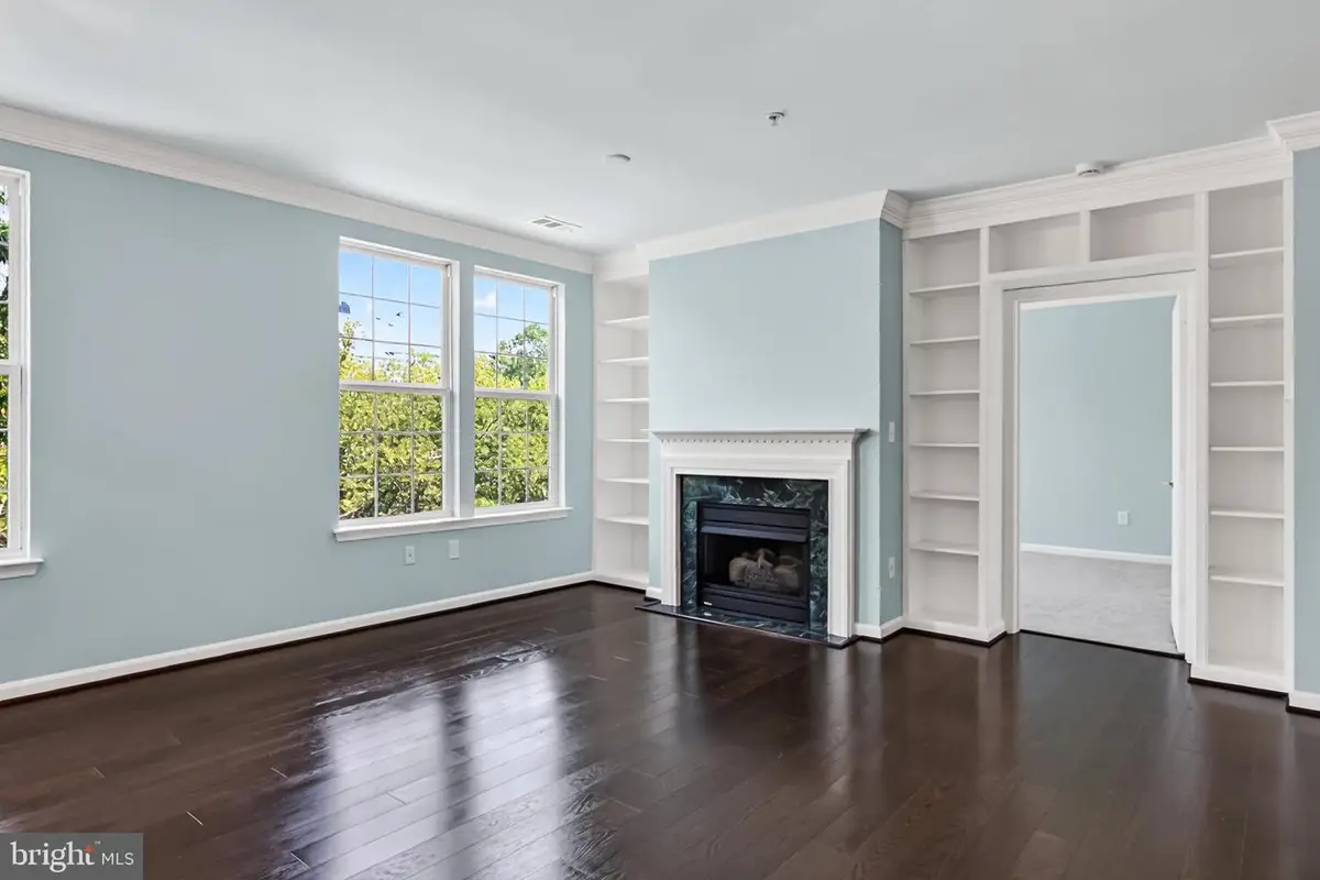 4950 Brenman Park Dr #308, Alexandria, VA 22304 - #1