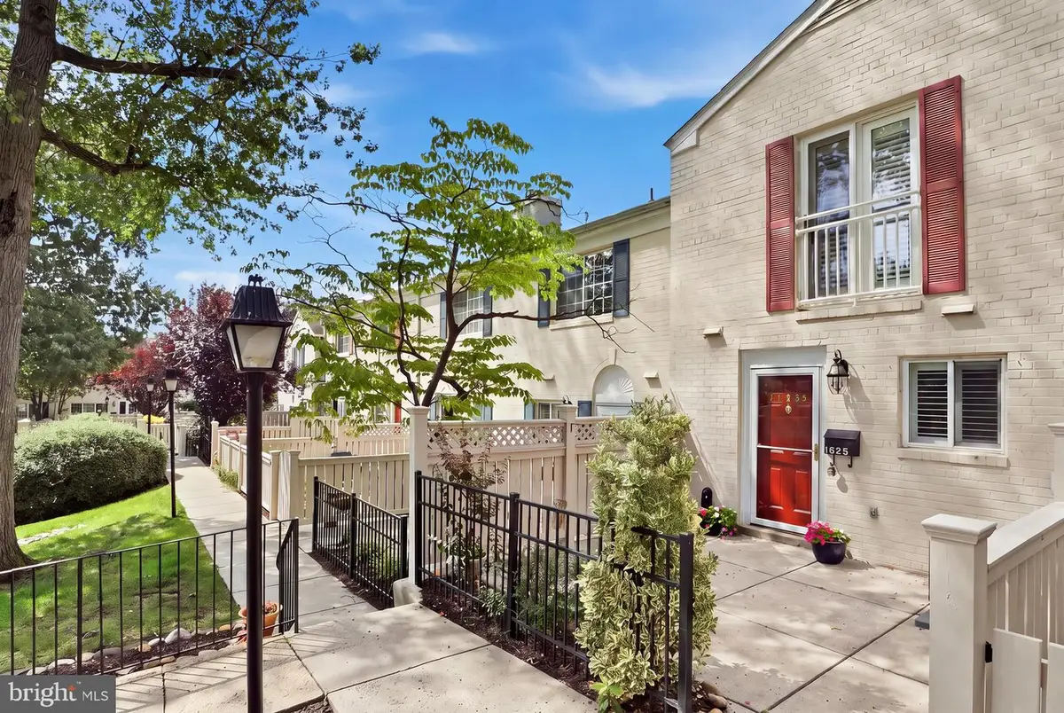 1589-b N Van Dorn St, Alexandria, VA 22304 - #1