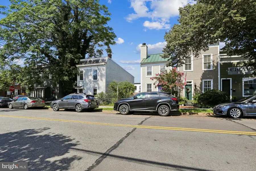 204 N Payne St N, Alexandria, VA 22314 - #2