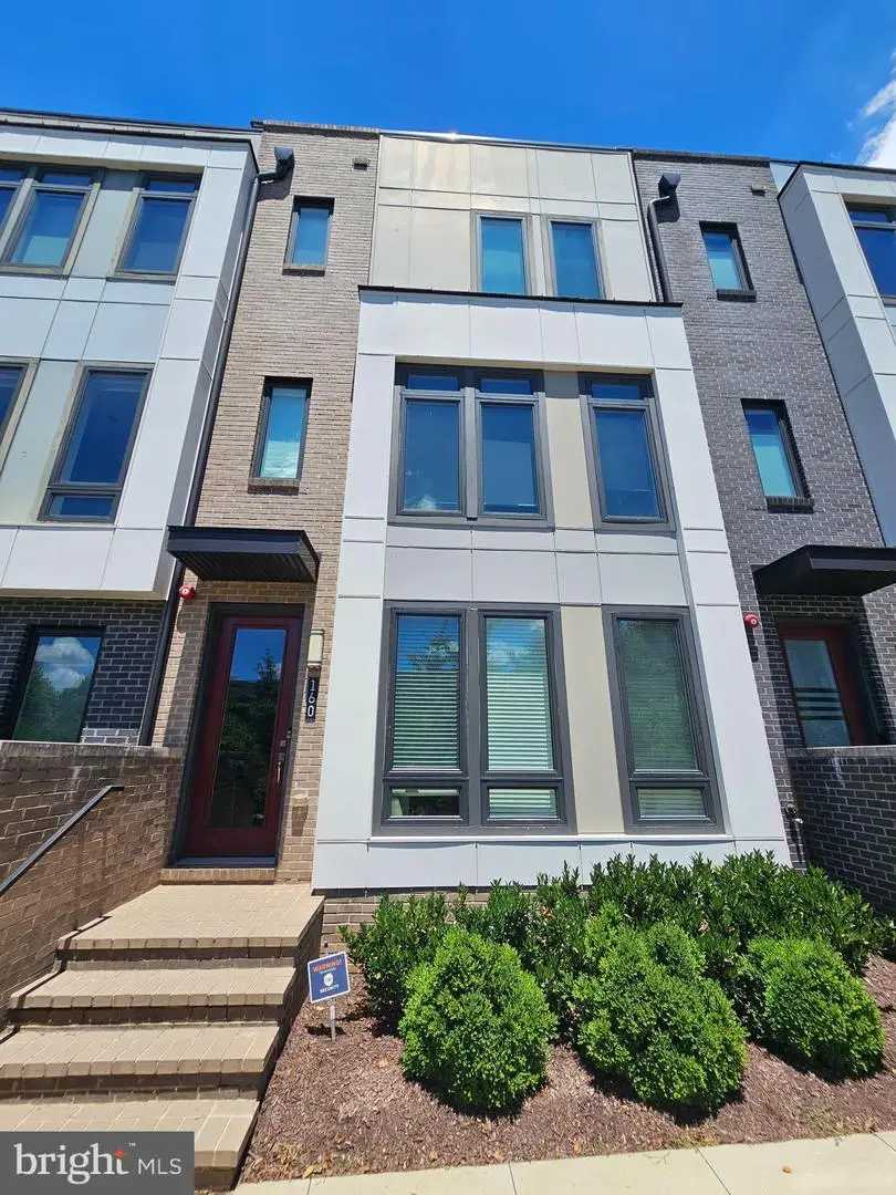 160 Ike Dr, Alexandria, VA 22314 - #1