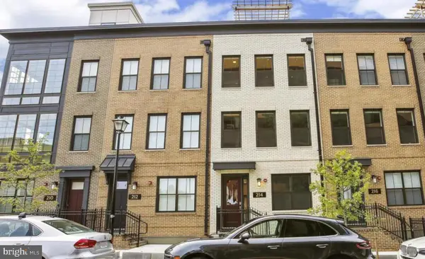 214 Canal Center Plz, ALEXANDRIA, VA 22314