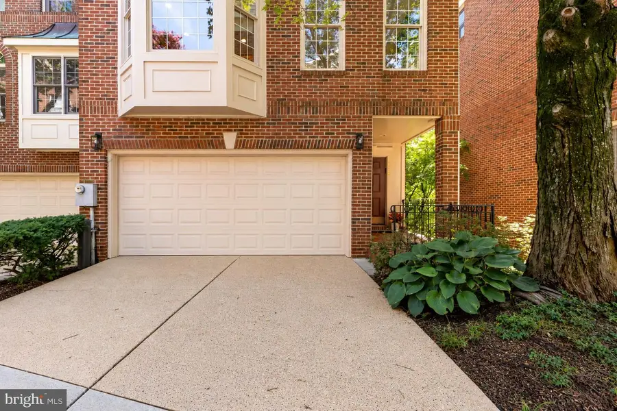 2527 Gadsby Pl, Alexandria, VA 22311 - #3