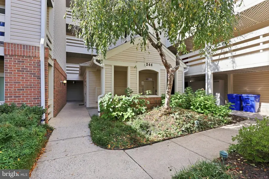 244 S Reynolds St #301, Alexandria, VA 22304 - #2