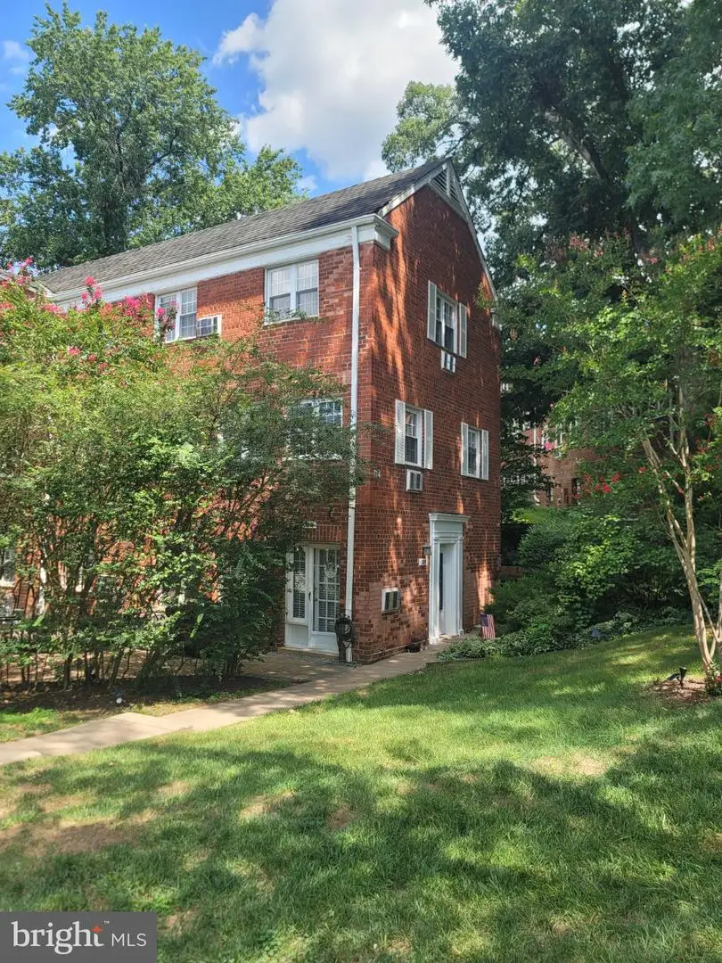 3203 Valley Dr, Alexandria, VA 22302 - #1