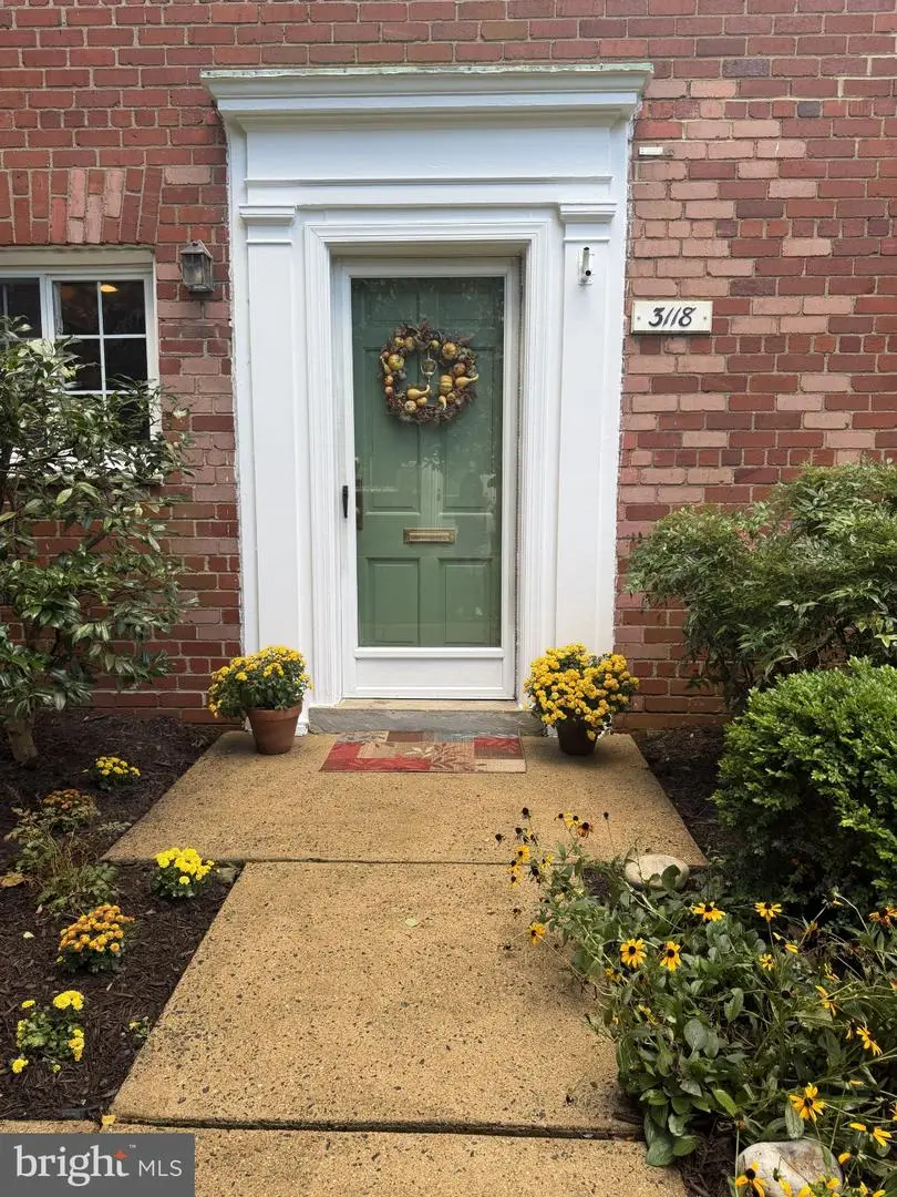 3118 Wellington Rd, Alexandria, VA 22302 - #1