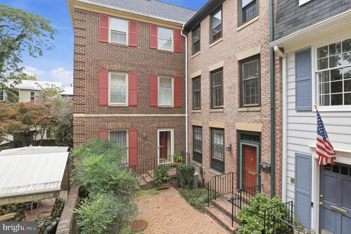 330 N Pitt St, Alexandria, VA 22314 - #1