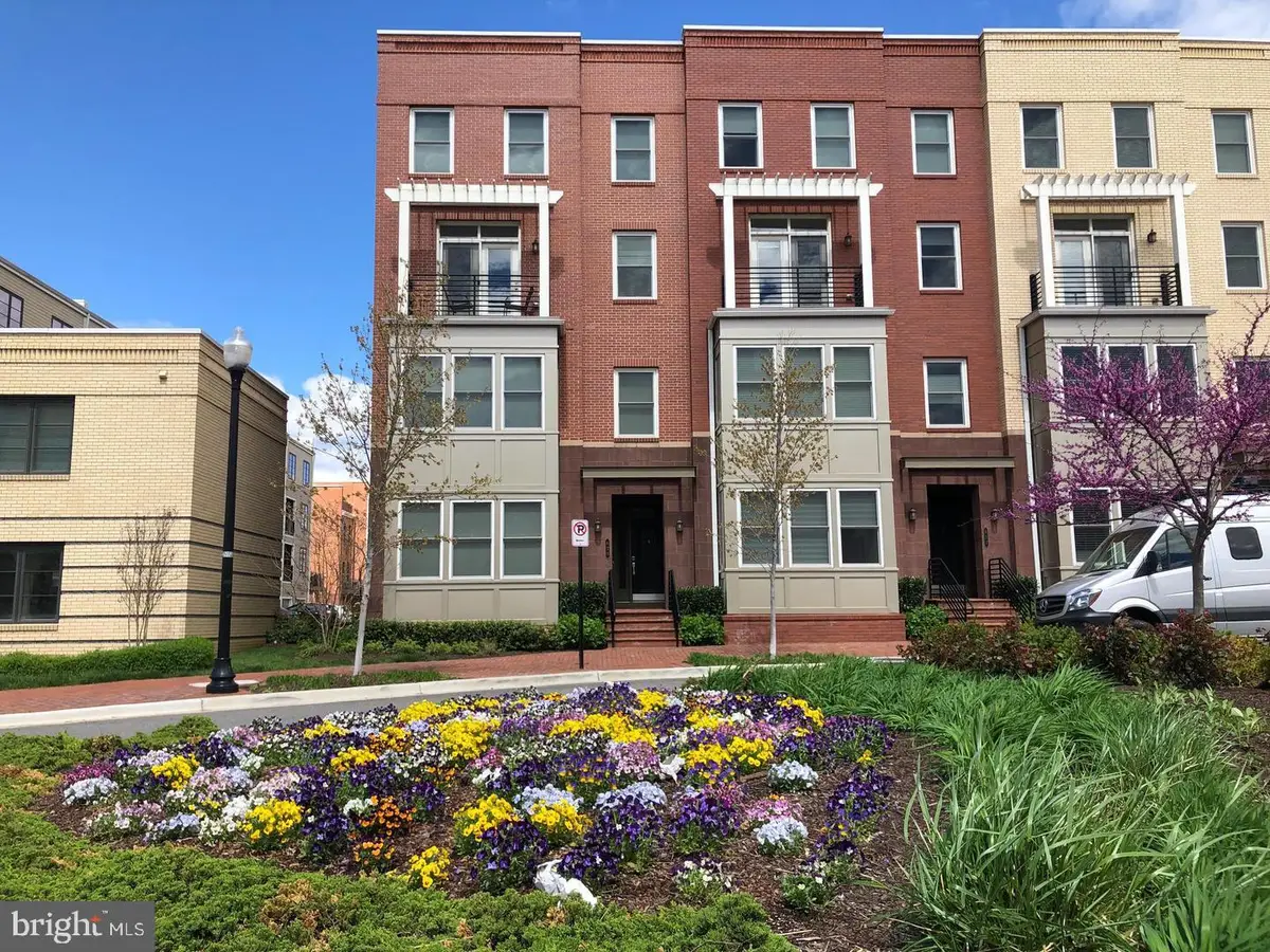 620 E Howell Ave #102, Alexandria, VA 22301 - #1