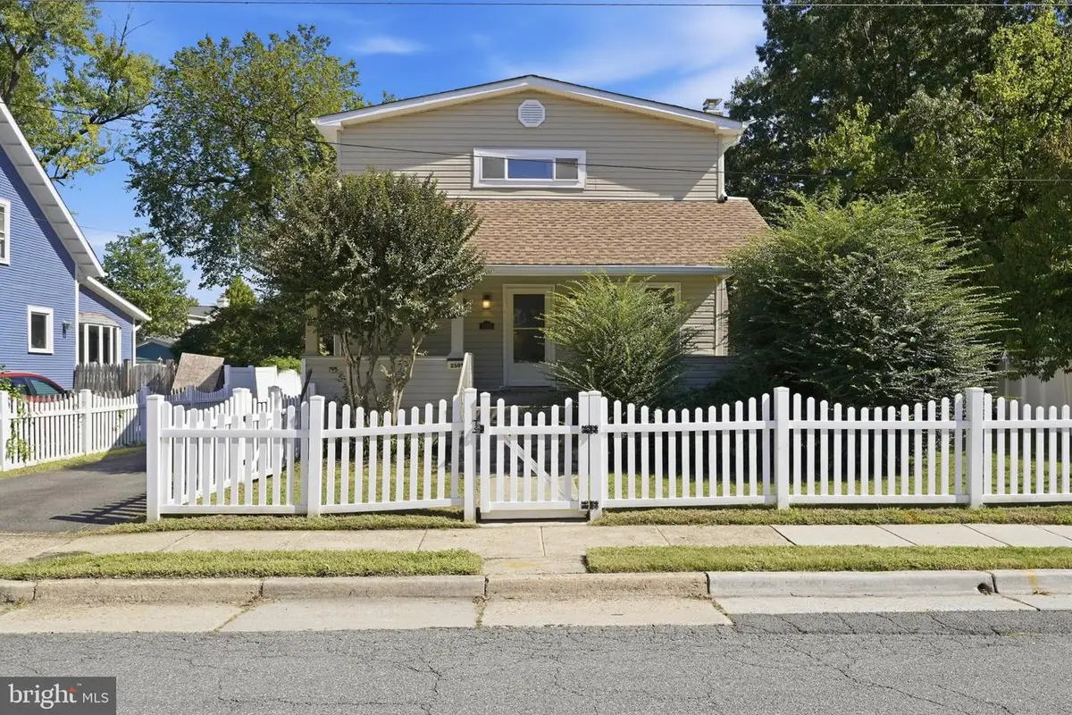 2501 Dewitt Ave, Alexandria, VA 22301 - #1