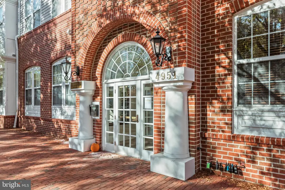 4951 Brenman Park Dr #110, Alexandria, VA 22304 - #1