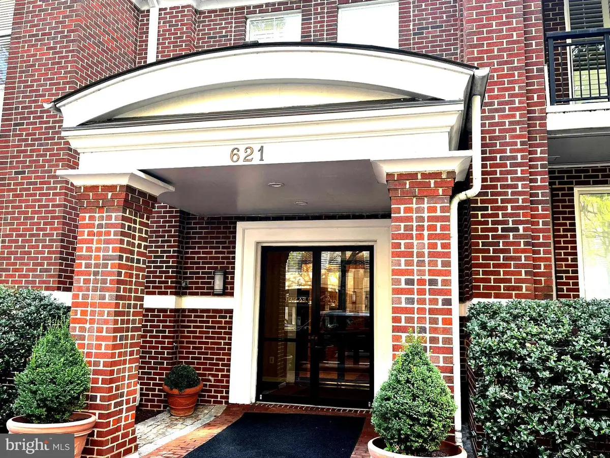 621 N Saint Asaph St #303, Alexandria, VA 22314 - #1