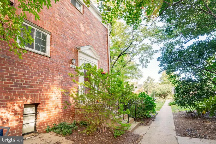 3756 Gunston Rd, Alexandria, VA 22302 - #2