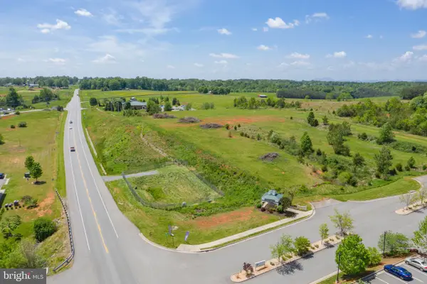 1092 Mayberry Crossing Dr, MONETA, VA 24121