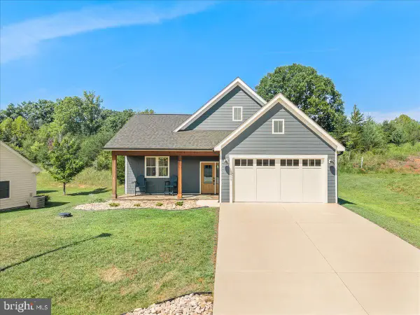 1054 Barrow Hills Dr, HUDDLESTON, VA 24104
