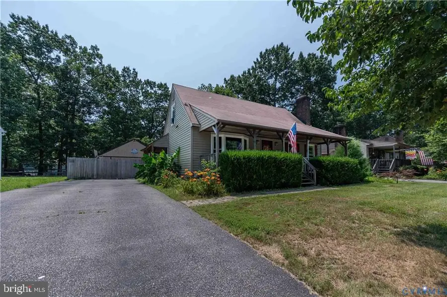 9323 Edington Dr, North Chesterfield, VA 23237 - Image #2