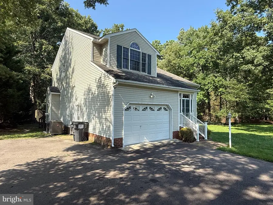 304 Thornhill Dr, Chester, VA 23836 - #3