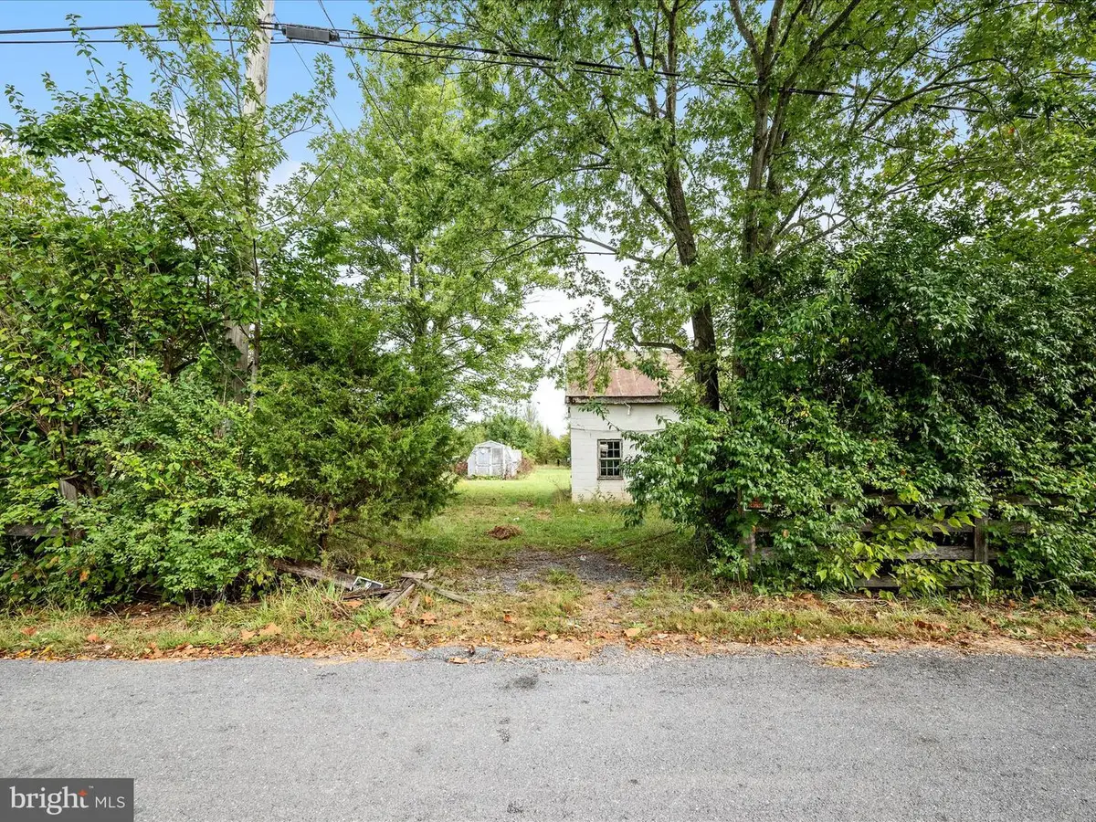 32 Double Tollgate Rd, White Post, VA 22663 - Image #1