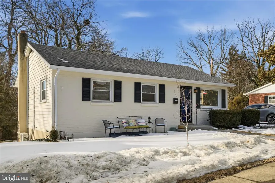 311 S Buckmarsh St, Berryville, VA 22611 - #2