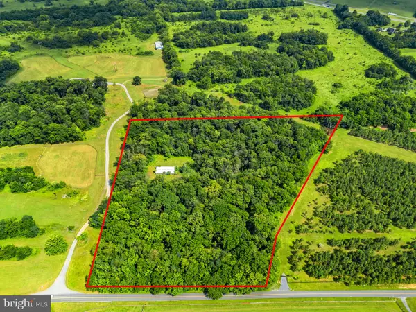 860 Summit Point Rd, BERRYVILLE, VA 22611