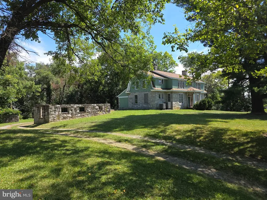 328 N Buckmarsh St, Berryville, VA 22611 - #2