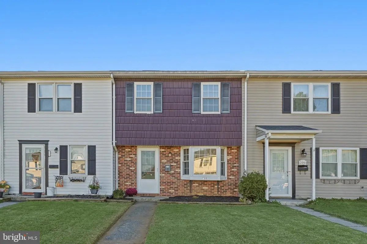 211 E Fairfax St, Berryville, VA 22611 - #1