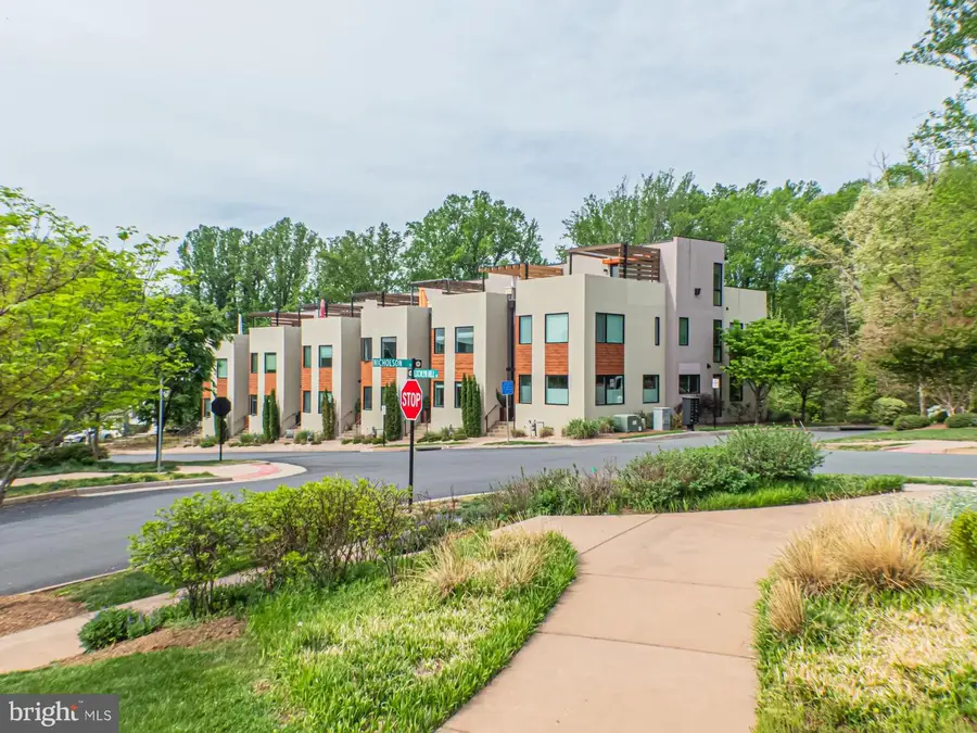 579 Lochlyn Hill Dr, Charlottesville, VA 22901 - #3