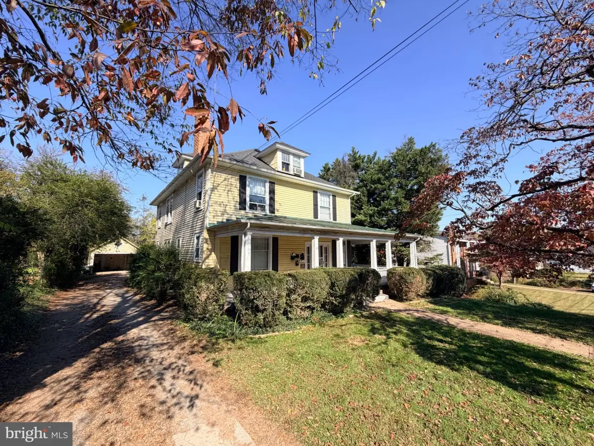 806 E E Piedmont St, Culpeper, VA 22701 - #1