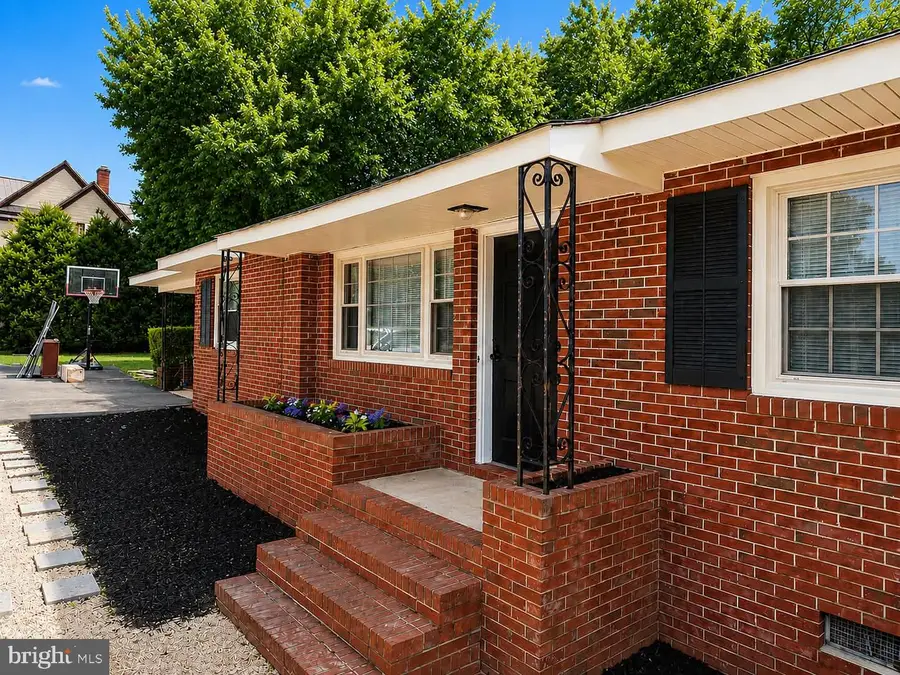 108 Martin St, Bowling Green, VA 22427 - #2