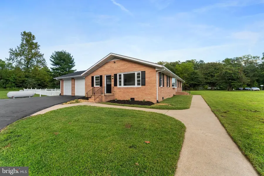 16513 Tinder Dr, Woodford, VA 22580 - #2