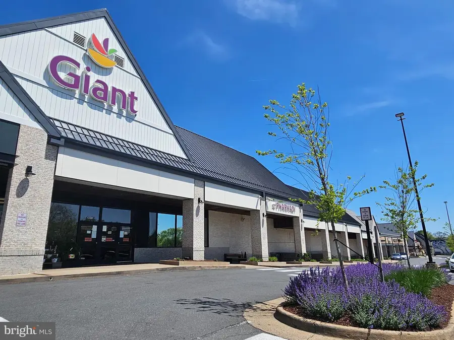 156 Haycock Rd #a-6, Falls Church, VA 22046 - Image #3