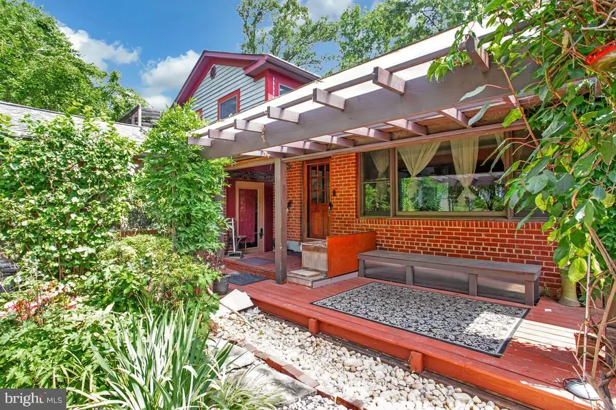 997 N Sycamore St N, Falls Church, VA 22046 - #2