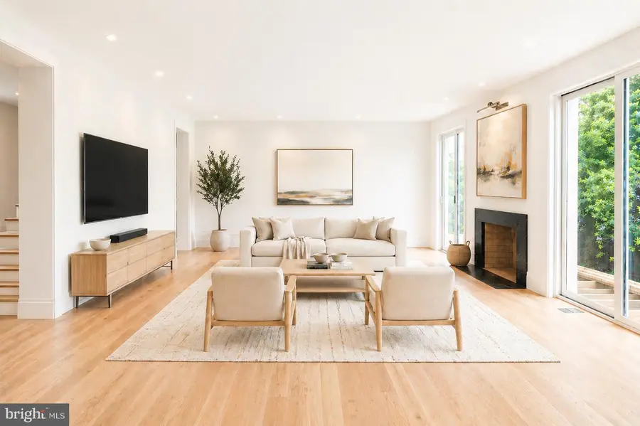 999 N Tuckahoe St, Falls Church, VA 22046 - #3
