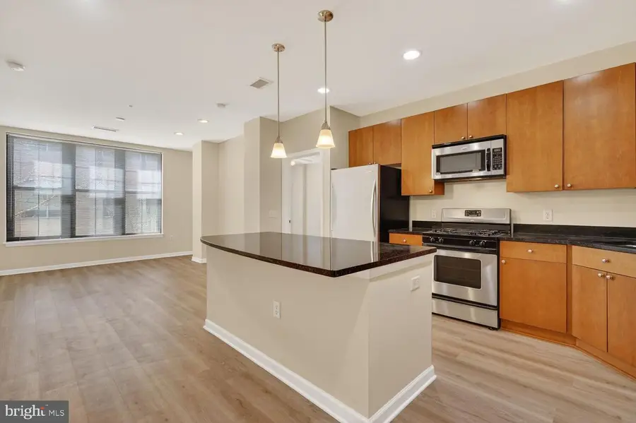 444 W Broad St W #204, Falls Church, VA 22046 - #3