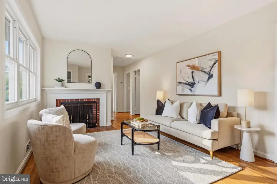 304 Rollins St, Falls Church, VA 22046 - #2