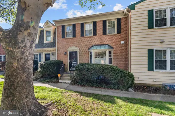 1002 Jennifer Ln, FALLS CHURCH, VA 22046