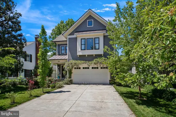 305 N Lee St, FALLS CHURCH, VA 22046