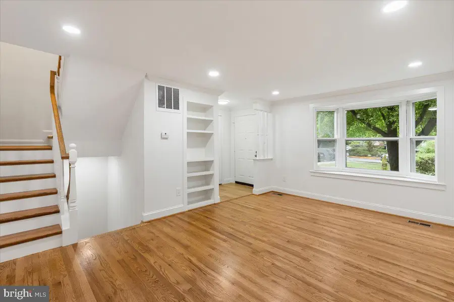 285 Gundry Dr, Falls Church, VA 22046 - #3