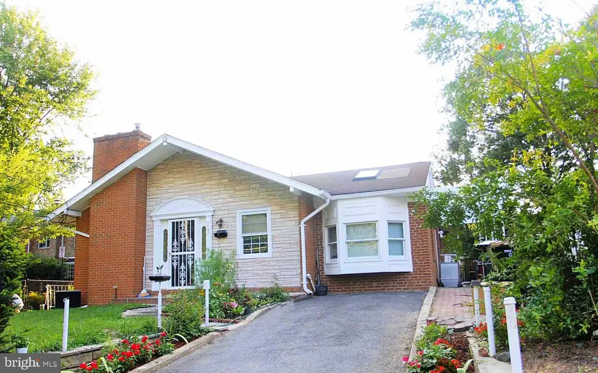202 S Cherry St, Falls Church, VA 22042 - #1