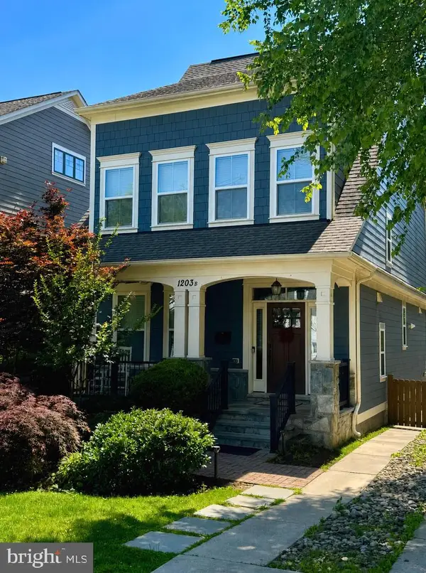 1203b Lincoln Ave, FALLS CHURCH, VA 22046