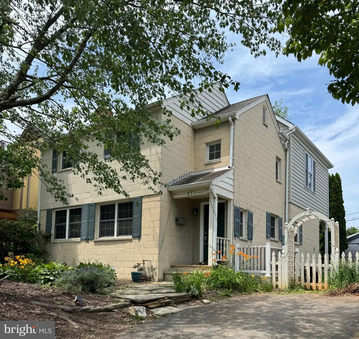 211 W Greenway Blvd W, Falls Church, VA 22046 - #1