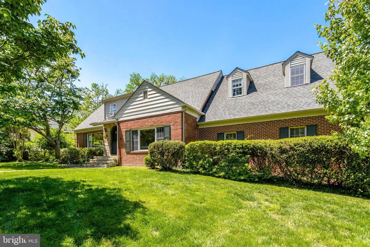 209 Tyson Dr, Falls Church, VA 22046 - #1