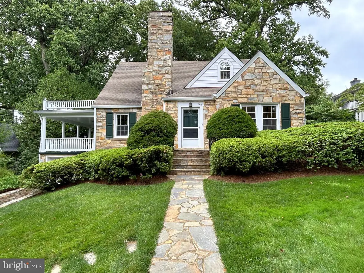 202 Buxton Rd, Falls Church, VA 22046 - #1