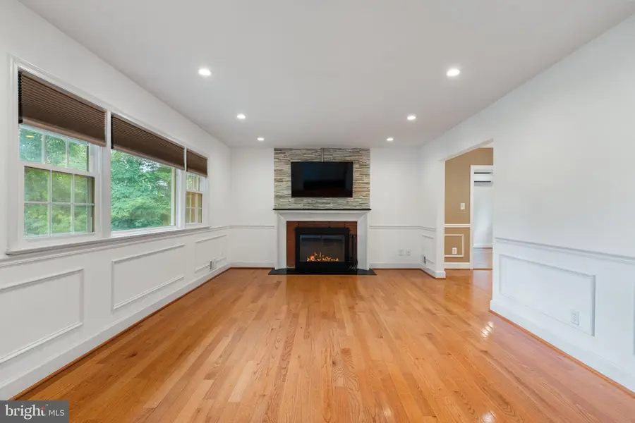 709 E Broad St, Falls Church, VA 22046 - #2