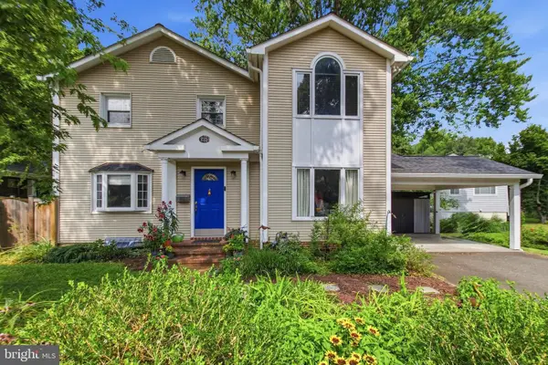 215 W George Mason Rd W, FALLS CHURCH, VA 22046