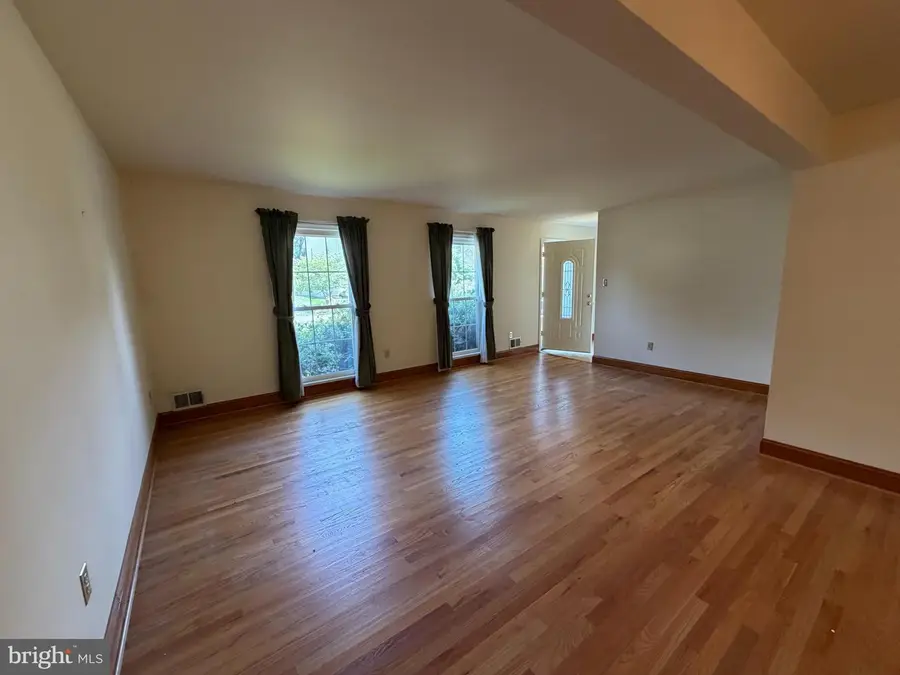 501 Greenwich St, Falls Church, VA 22046 - #3