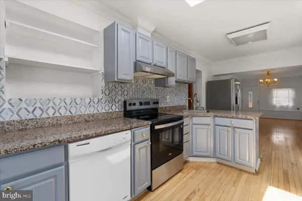 202 S Cherry St, FALLS CHURCH, VA 22042