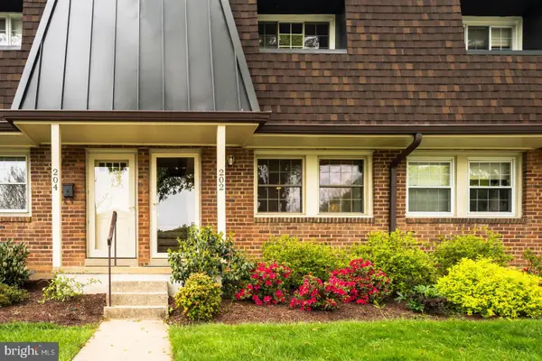 202 S Virginia Ave #73, FALLS CHURCH, VA 22046